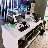 國萬超市收銀進銷存系統(tǒng)是一款針對中小型超市及POS收銀行業(yè)的店面銷售管理系統(tǒng)軟件，其中包含商店管理、超市POS前臺收銀銷售管理，自助結(jié)算臺管理、手機網(wǎng)上商城預(yù)訂系統(tǒng)、條形碼商品管理,倉庫管理、商品出入庫管理,盤點管理,倉庫庫存管理，超市營收財務(wù)統(tǒng)計管理系統(tǒng),超市日月年報表系統(tǒng),設(shè)計與打印系統(tǒng)等功能模塊。